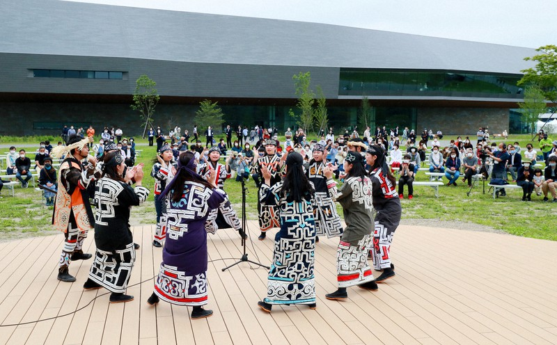 UPOPOY愛努人傳統舞蹈。（照片來源：愛努民族文化財團理事長常本照樹演講簡報）